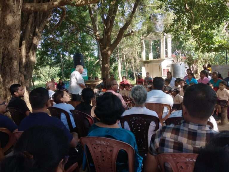 පාසල් ක්‍රීඩා භාණ්ඩ ලබාදීම